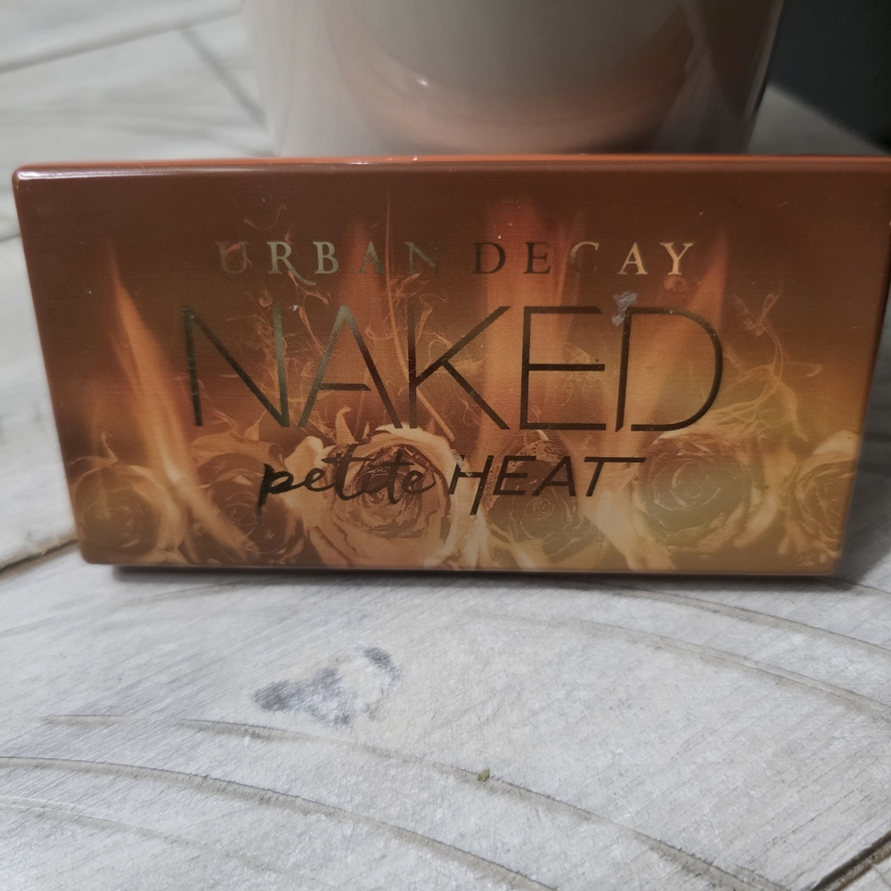 Urban Decay Petite Heat Eyeshadow Palette - Orange & Gold Packaging